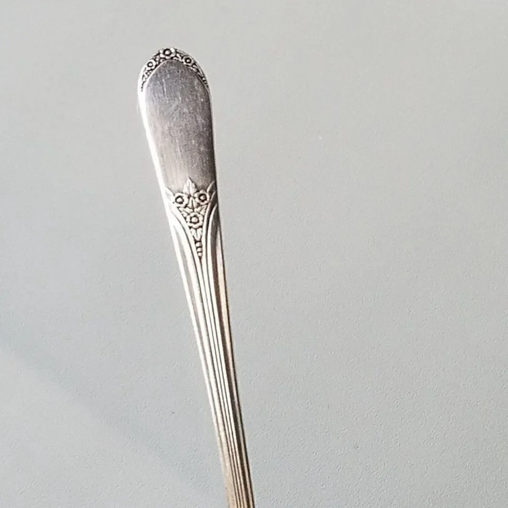 Wm Rogers IS Devonshire Aka Mary Lou 1938 Pattern Salad Fork Vintage Silverplate